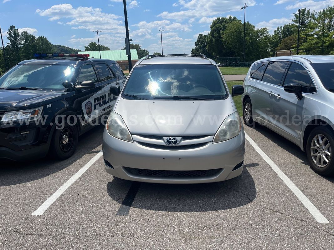 2009 Toyota Sienna LE FWD 7 Passenger