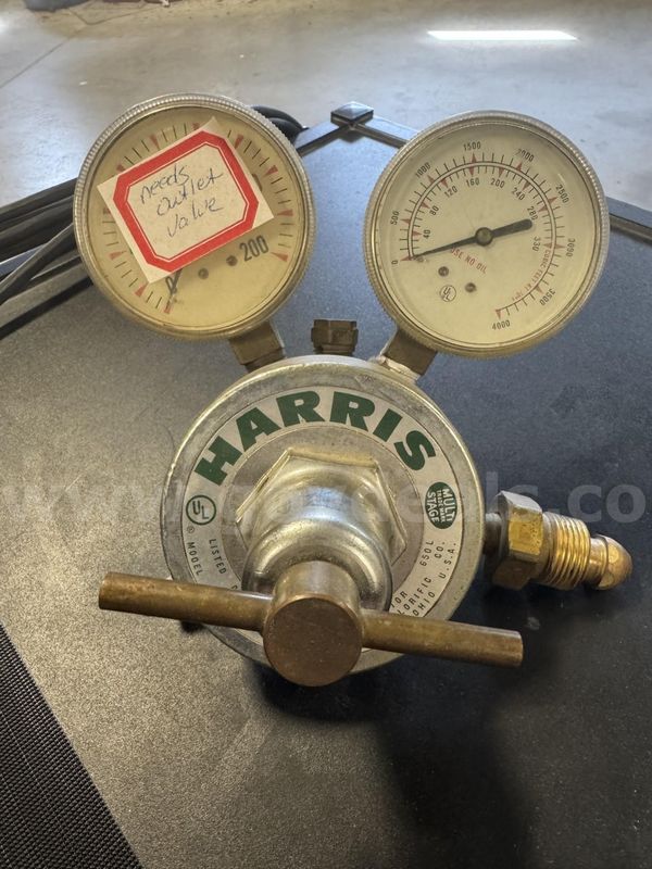 (5) HARRIS pressure regulators