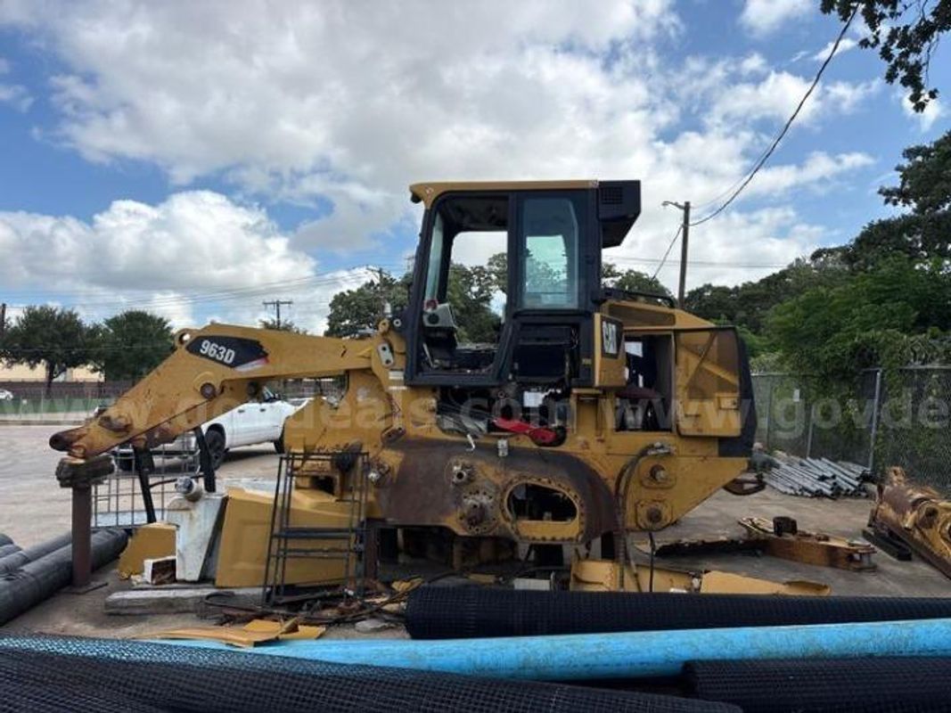 2011 Caterpillar 963D track loader