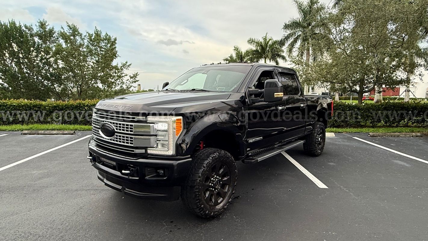 2017 Ford F-250 SD Lariat 4WD 6.7L Power Stroke Diesel V8