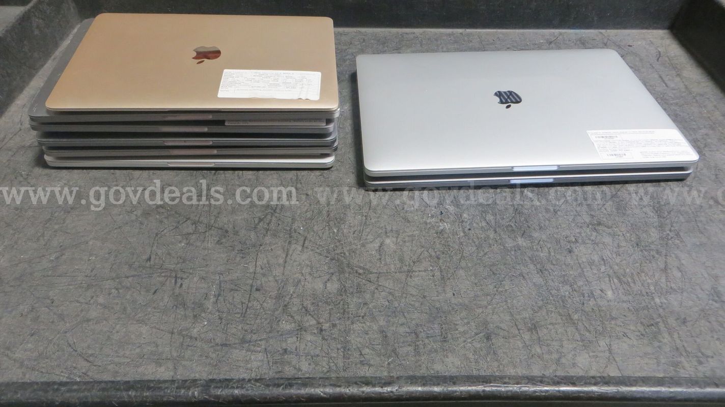 Lot of 8 Apple MackBook/MacBook Pro 2017 to 2020 model laptops