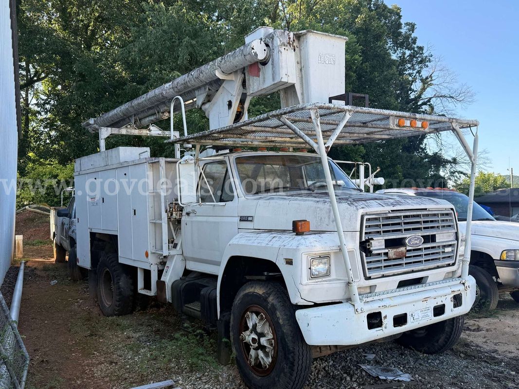 1984 Ford Bucket Truck F700