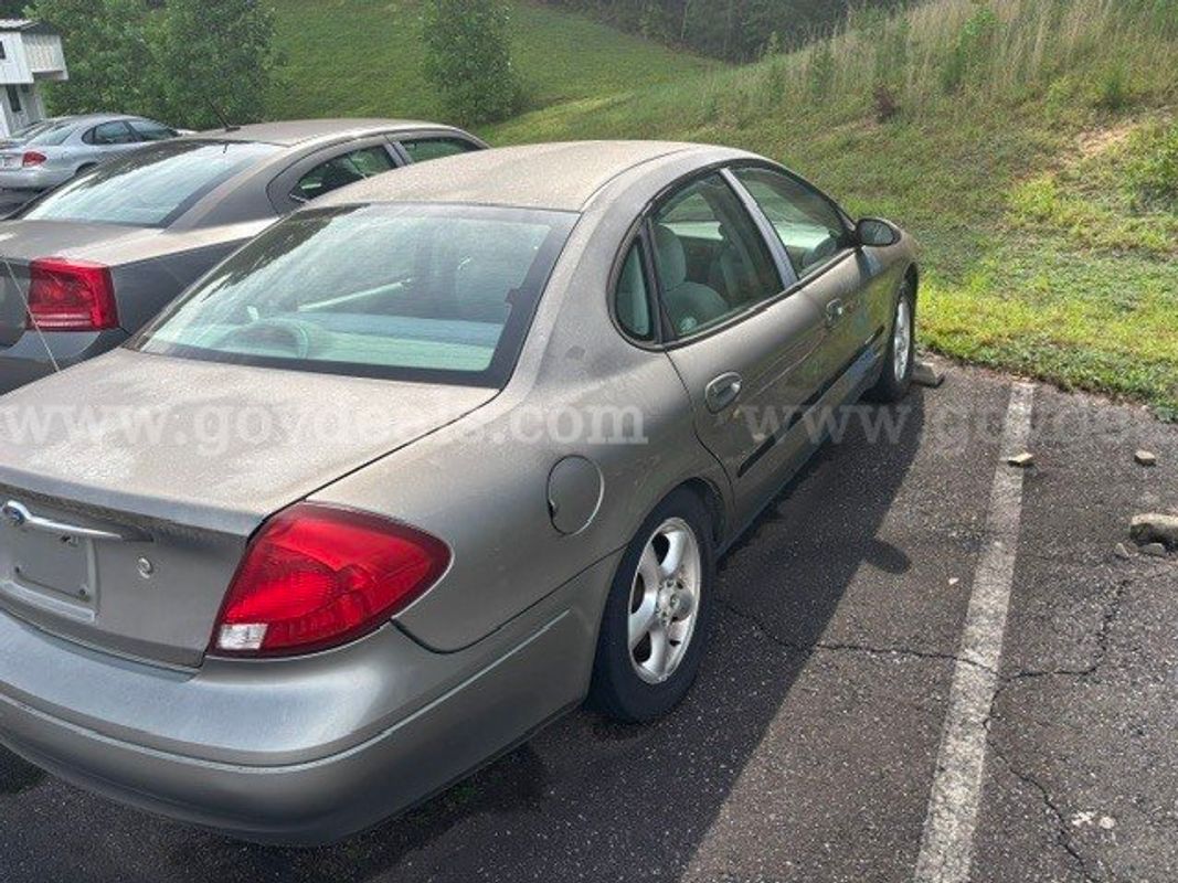 2001 Ford Taurus