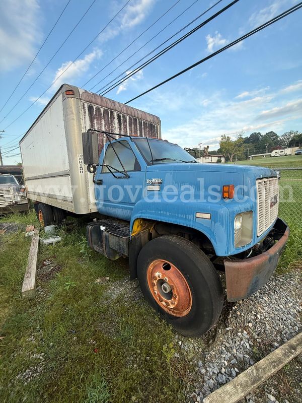 GMC TOPKICK BOX TRUCK