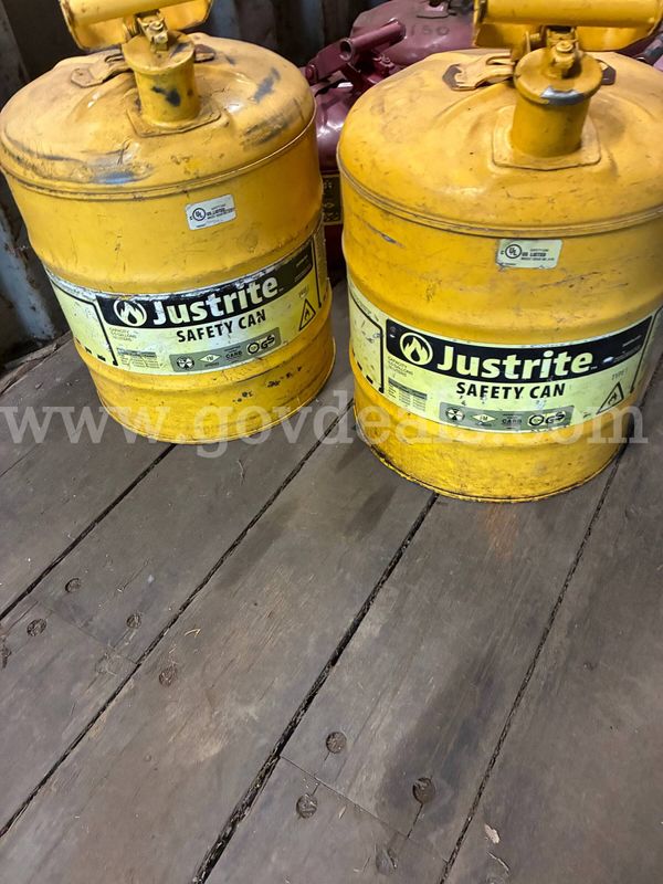 10 FUEL CANS / 2 / 5 GALLON / 8 / 2.5 GALLON