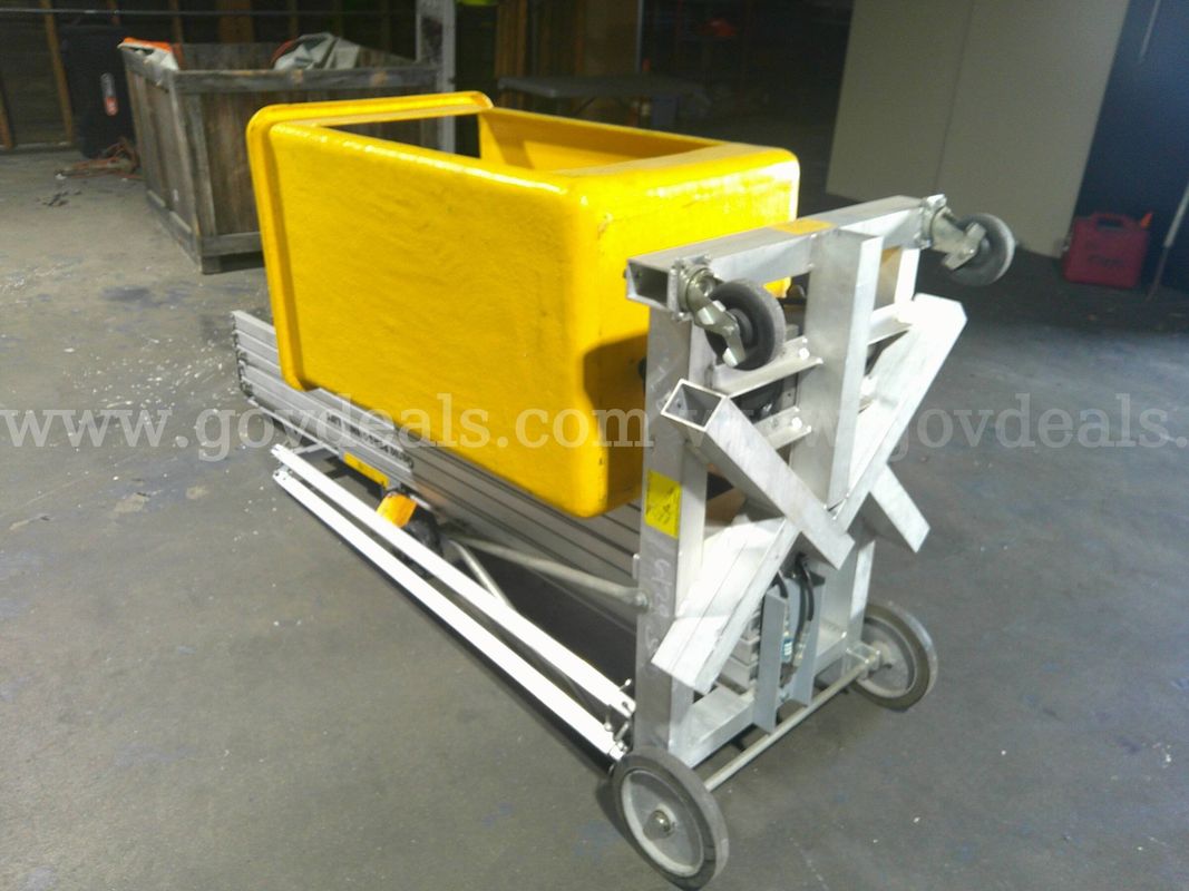 GENIE PERSONNEL LIFT
