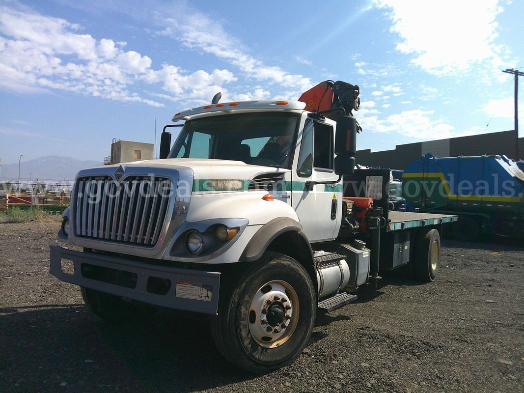 2010 International 7500 Flatbed With Crane