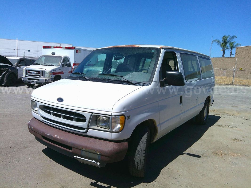 2002 Ford Econoline Wagon E-150 XL