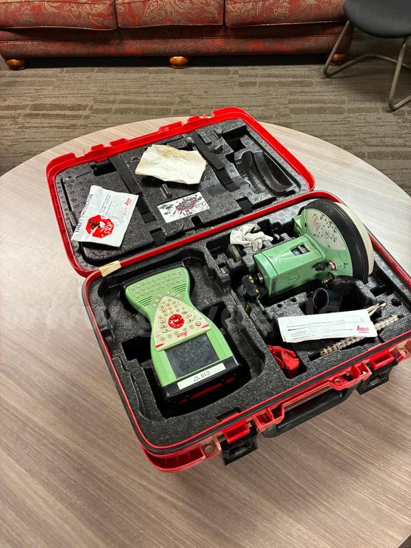 Leica Viva GNSS Surveying System with Data Collector, Receiver & Carrying Case