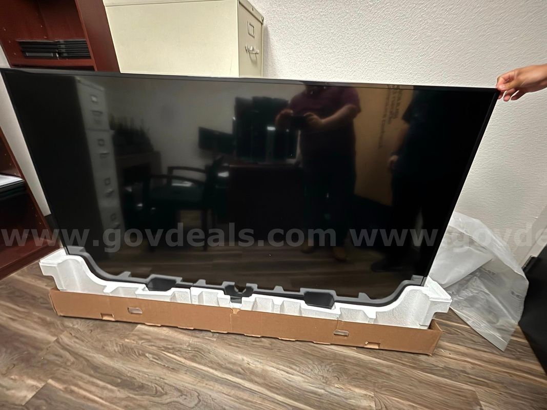 VIZIO E80-E3 80" Smart TV