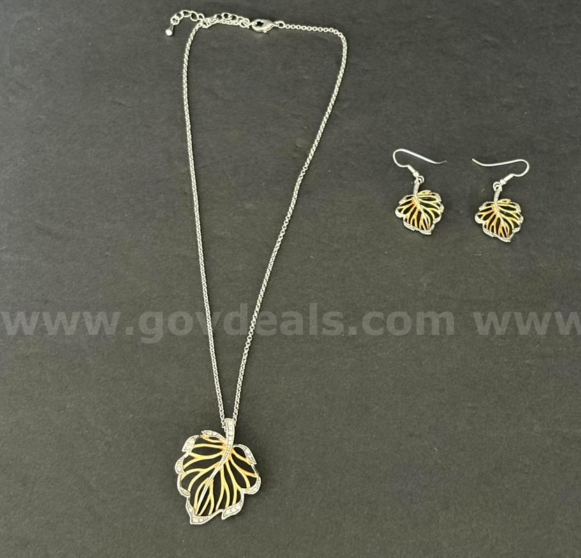 TiDDRs: Beautiful Set of Leaf Necklace and Earrings - Two-toned, with stones.