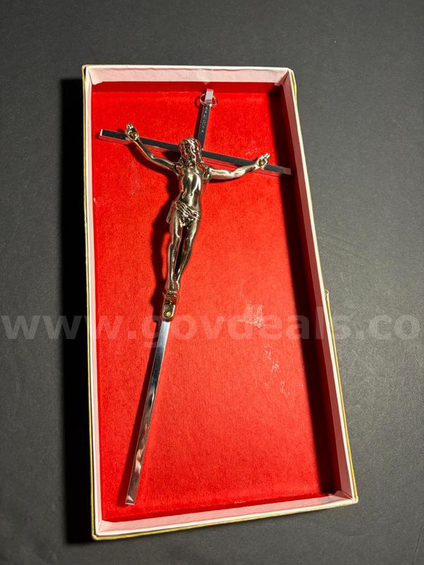 TiDDRs: A Wall Crucifix 10" in box.