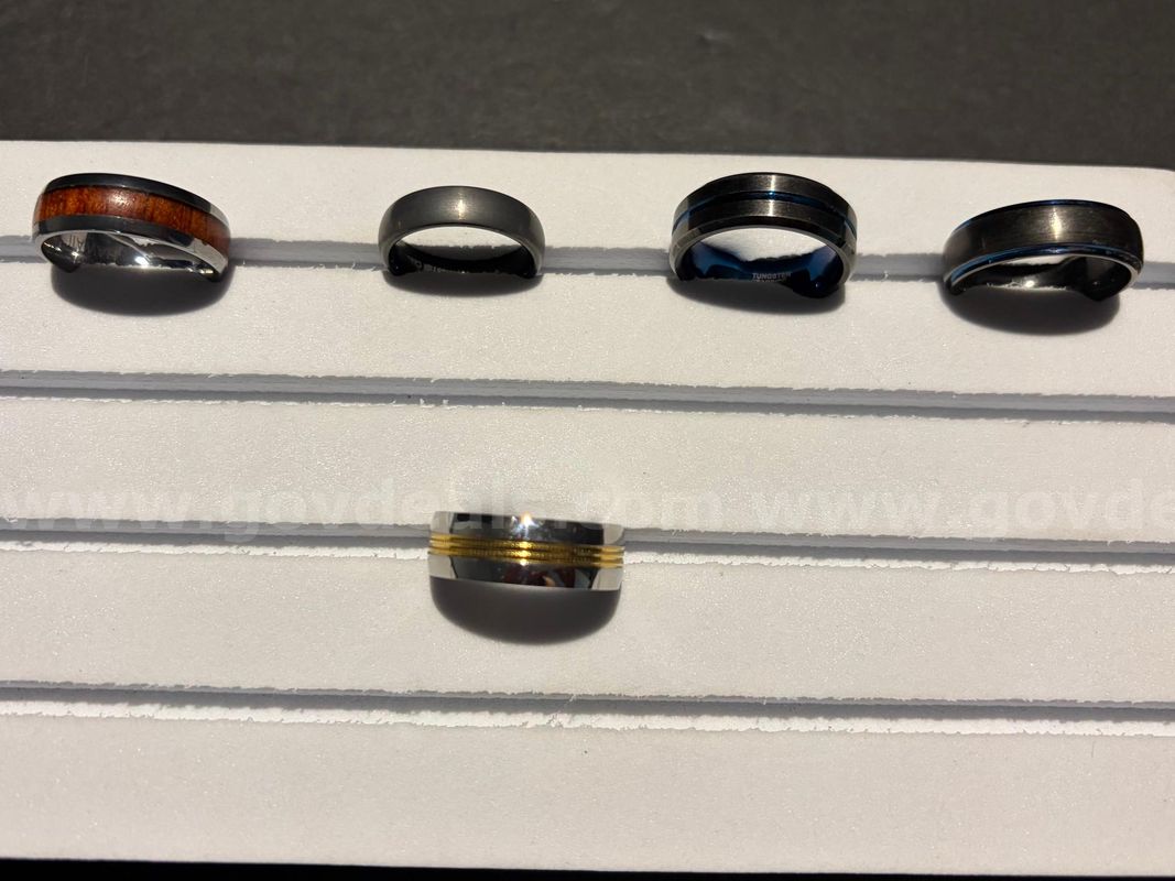 TiDDRs: LOT (5) of Men's Rings - 4 Tungsten, 1 Stainless Steel. Sizes 9, 11, 12 x 3