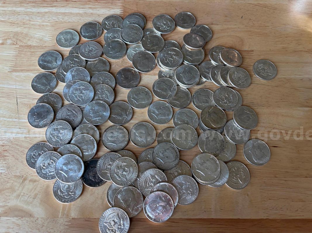 TiDDRs: LOT 100 coins - 1964 Kennedy US Half Dollar - 90 % silver