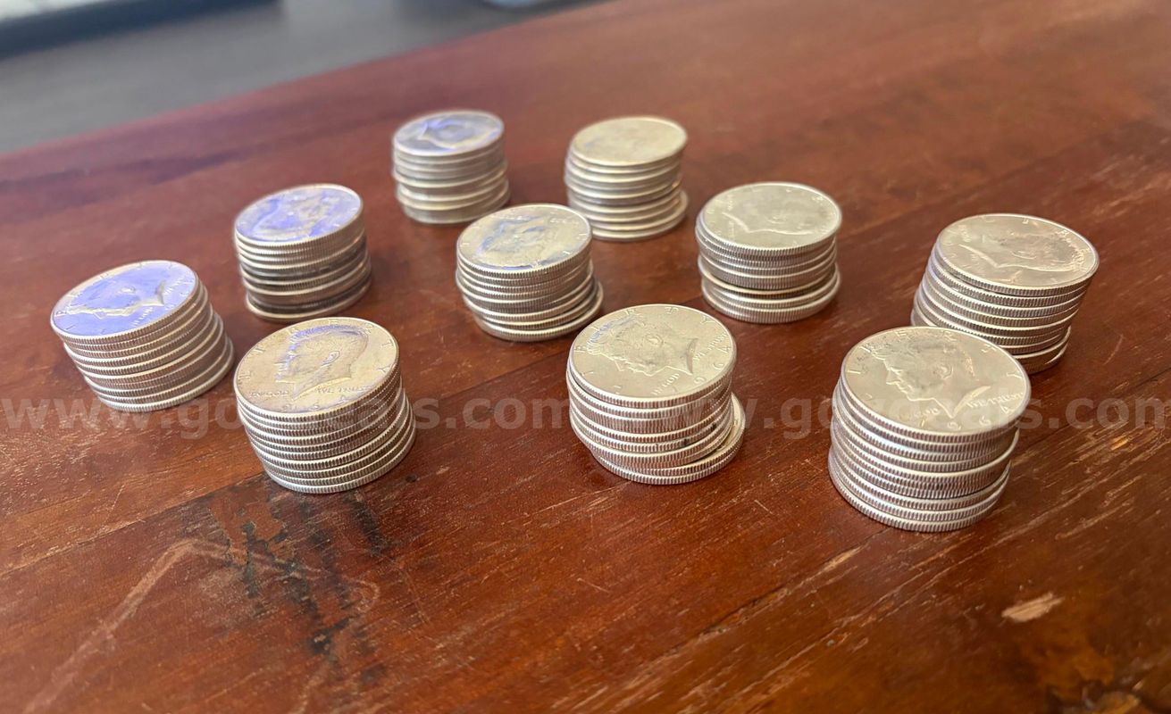 TiDDRs: LOT 100 coins of 1964 Kennedy US Half Dollar -- 90 % silver.
