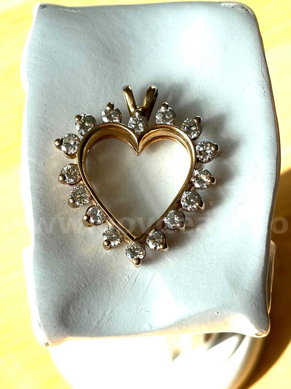 TiDDRs: 14k Gold Heart Pendant with 16 Diamonds (1.6 ctw). Evaluated by a jeweler. 5.1 g total weight.