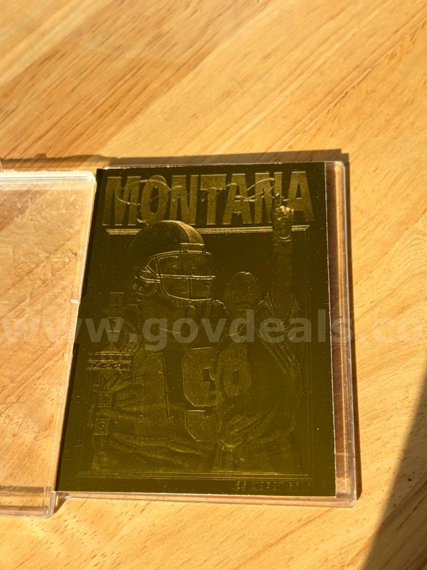 TiDDRs: 1995 Upper Deck Joe Montana 23-Karat Gold Foil Limited Edition trading card.