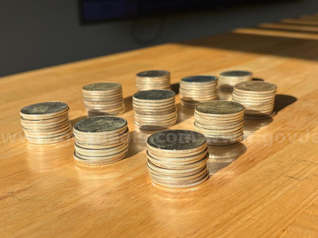 TiDDRs: LOT (96 coins) of 1964 Kennedy US Half Dollar. 90 % silver.