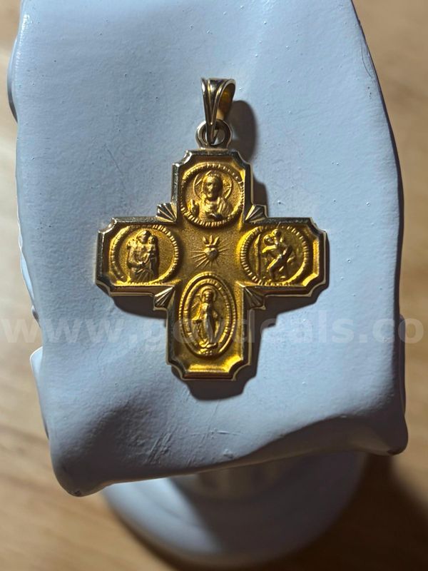 TiDDRs: 14K Gold Catholic Cross. Evaluated by a jeweler. 1.63g of gold. 33 x 24mm approx.