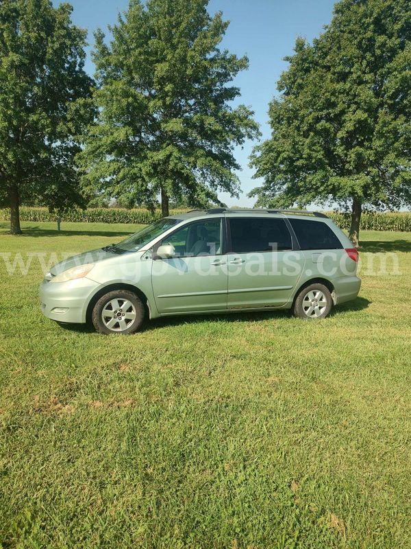 2006 Toyota Sienna Van XLE