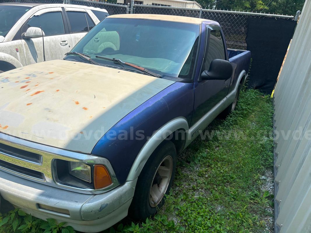 1994 Chevrolet S10 Pickup Reg. Cab Short Bed 2WD