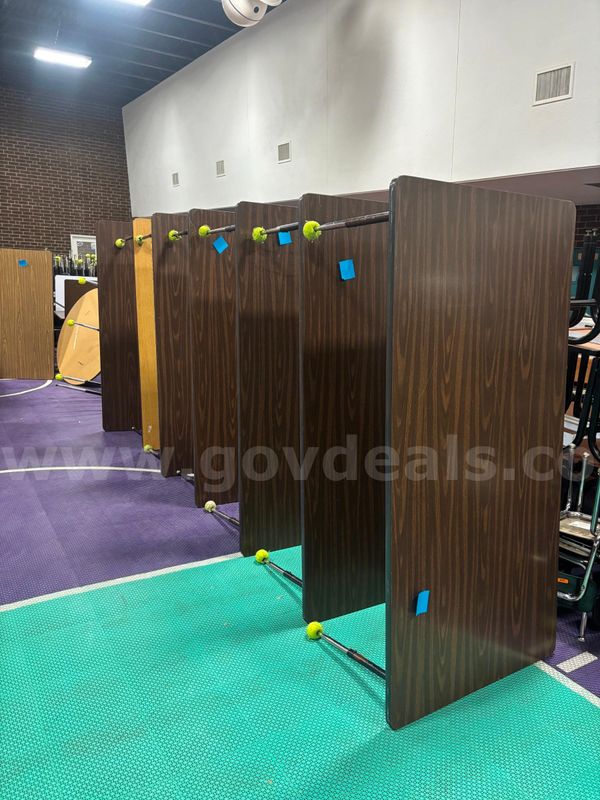 Lot of 7 Tables