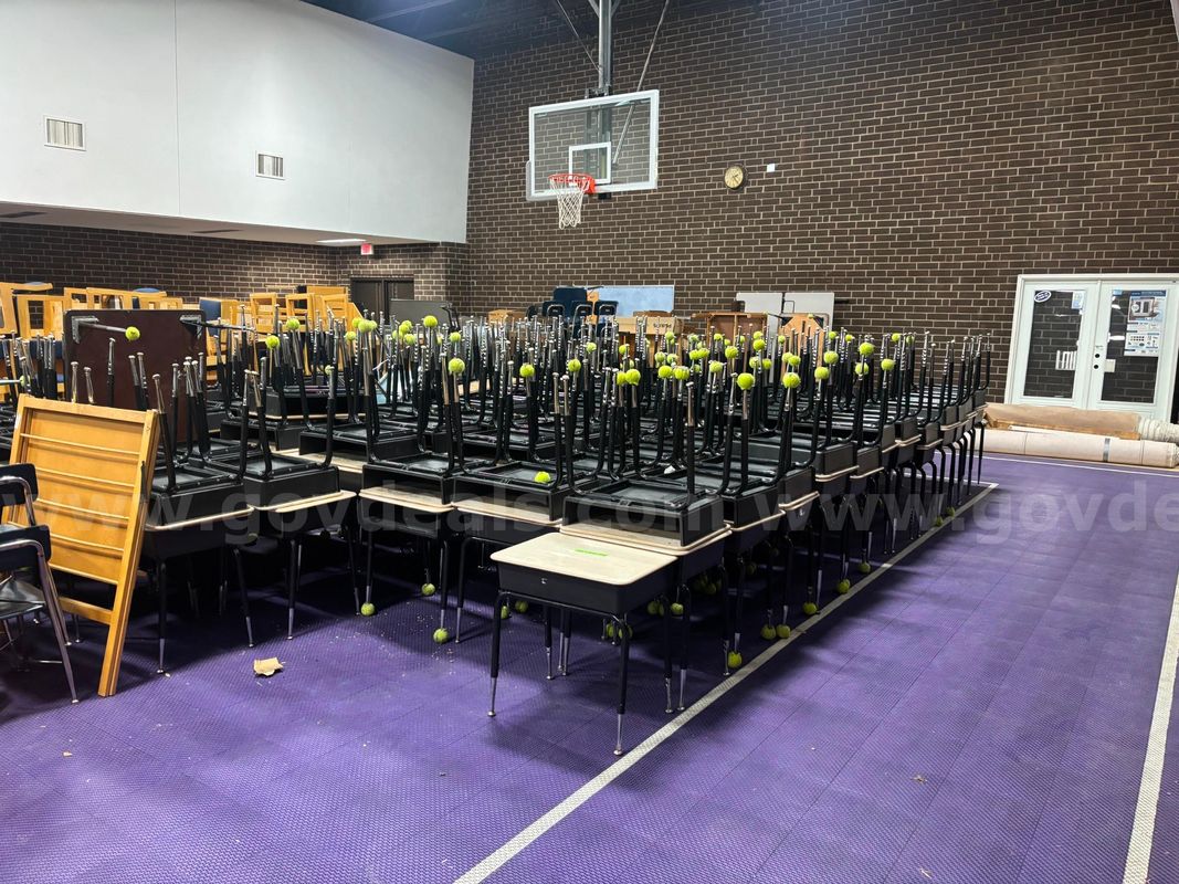 Lot of 120 Desks