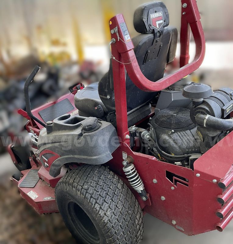 Ferris ISX 3300 Commercial Zero-Turn Mower Used