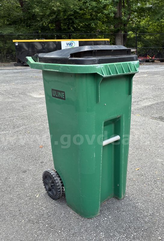 10 x 35 Gallon Bins, green; no reserve