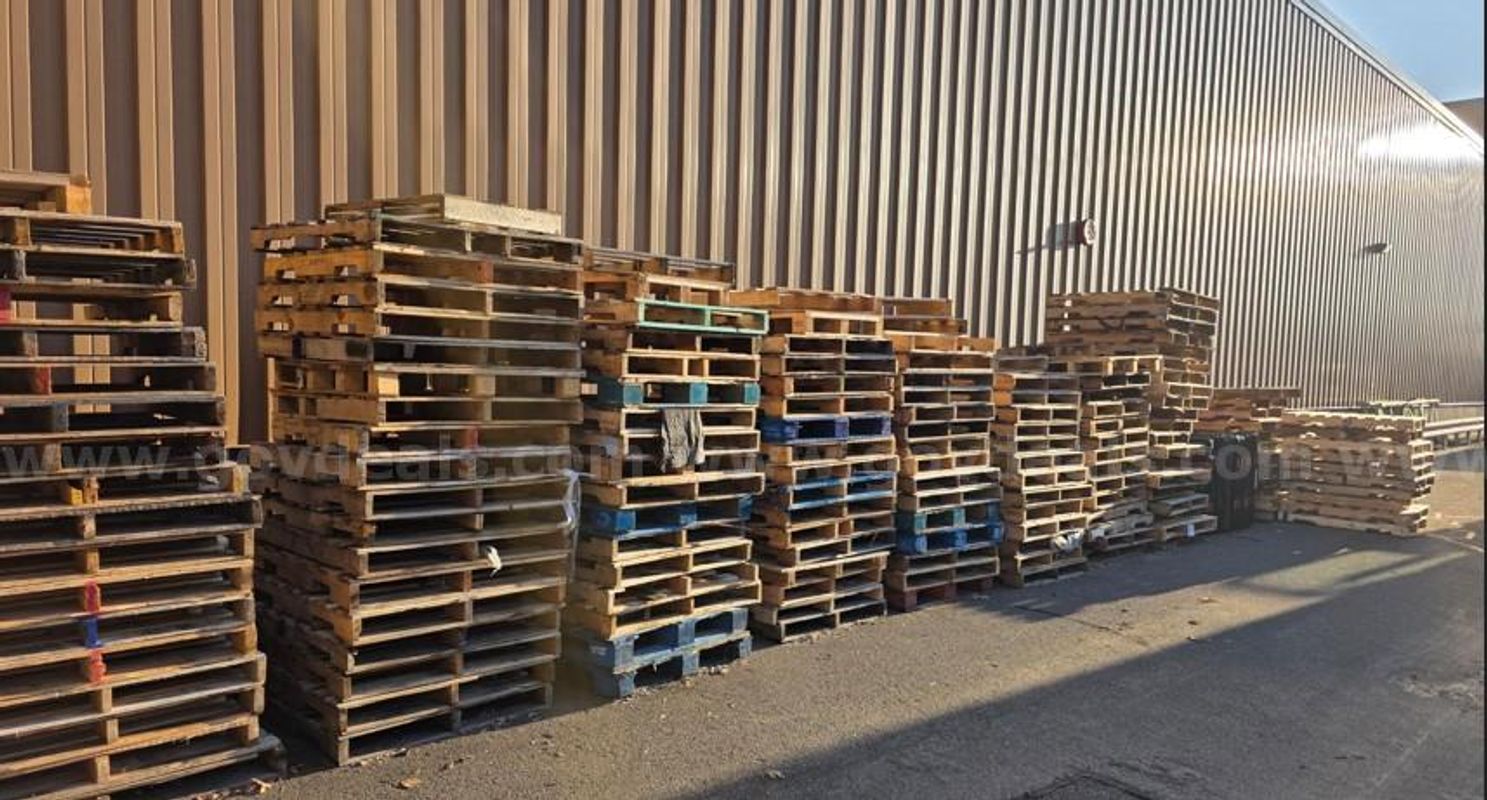 Wood Pallets Lot of 300 - Used