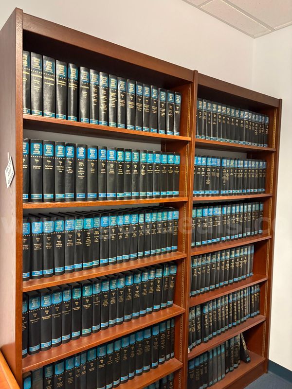 Federal Law Books - Outdated - Lot of 100