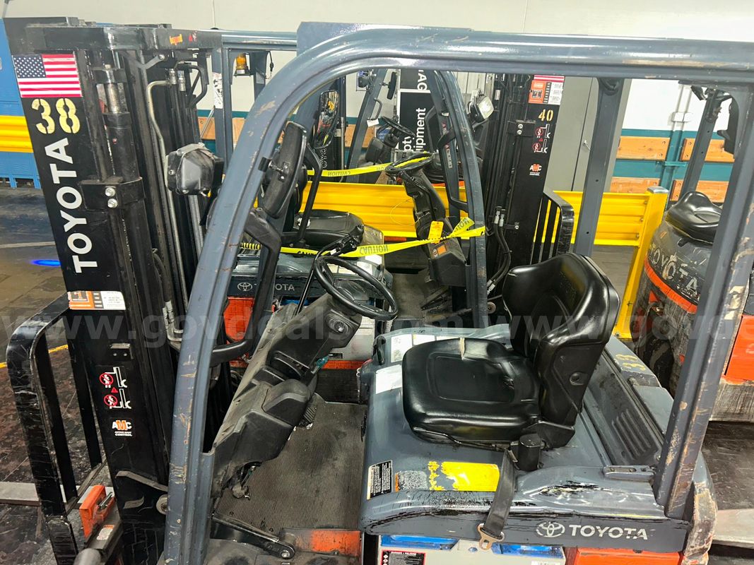 (1) Toyota Forklift (Operational)