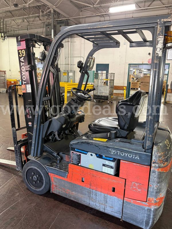 (1) Toyota Forklift (Operational)