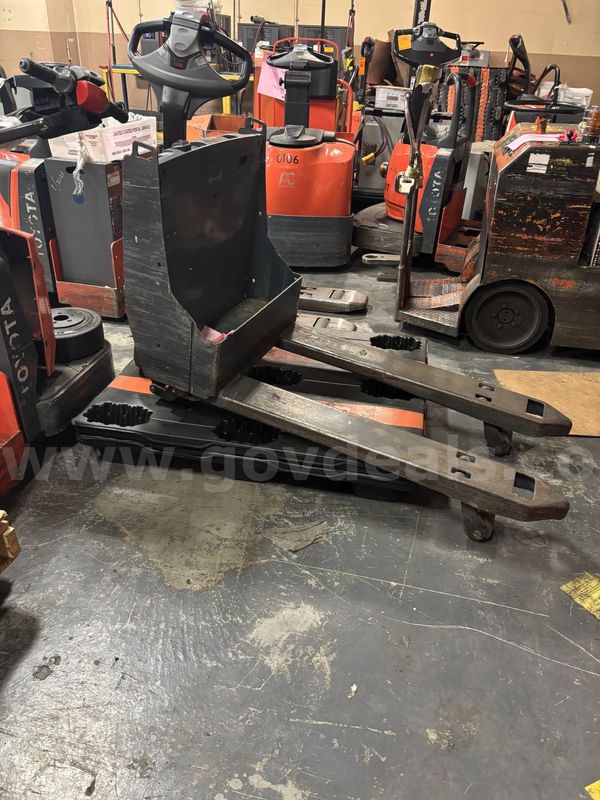 Lot of 2 Toyota Electric Pallet Jacks - non-working