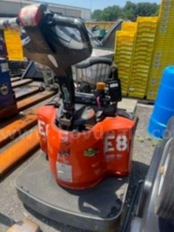 LOT of 21 Assorted Pallet Jacks & Tow Motors NOT running - batteries included