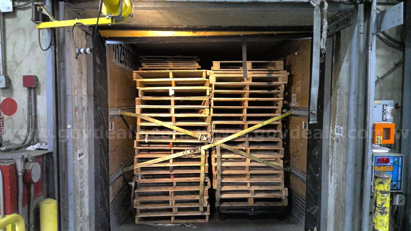Wooden Pallets - lot of 26 Each