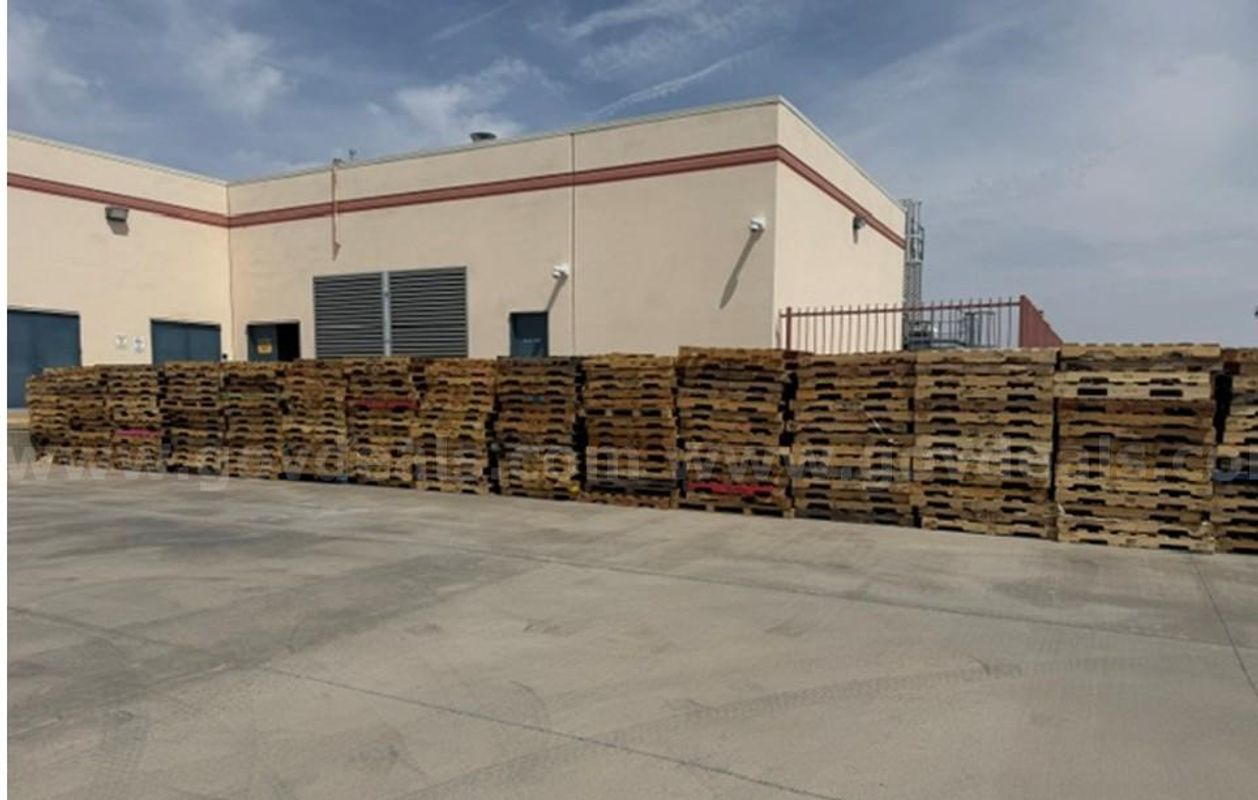 Lot of 450(+/-) Wood Pallets: El Paso, TX