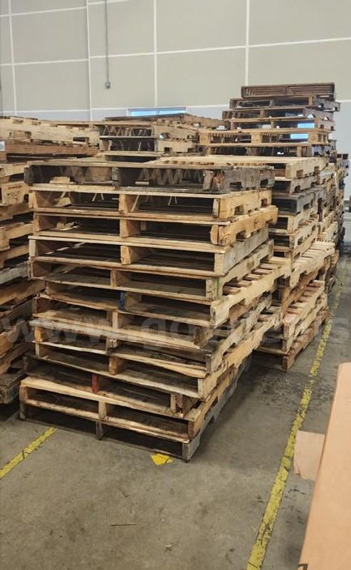 Wooden Pallets - Approximately 150 Good Used Wood Pallets - Miami, FL