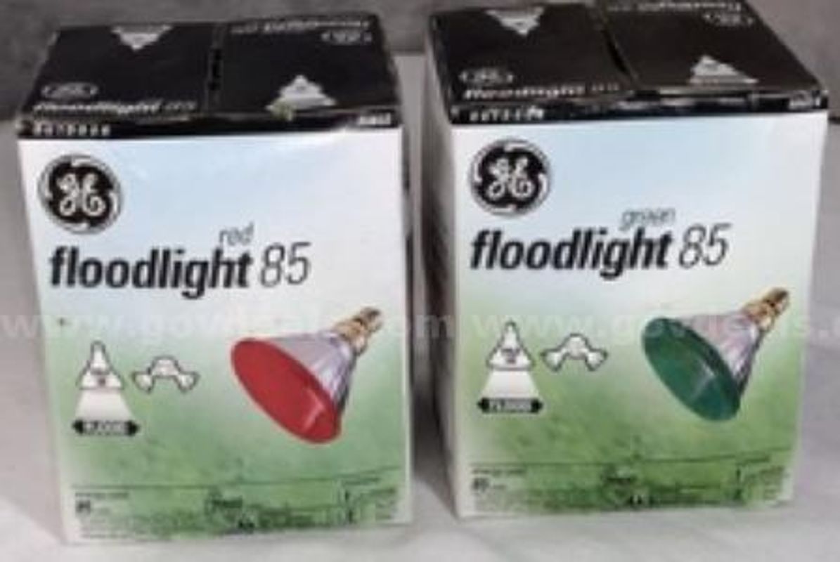 GE-85-watt PAR38 Red and Green Combo Incandescent Light Bulbs qty 16 boxed unused.