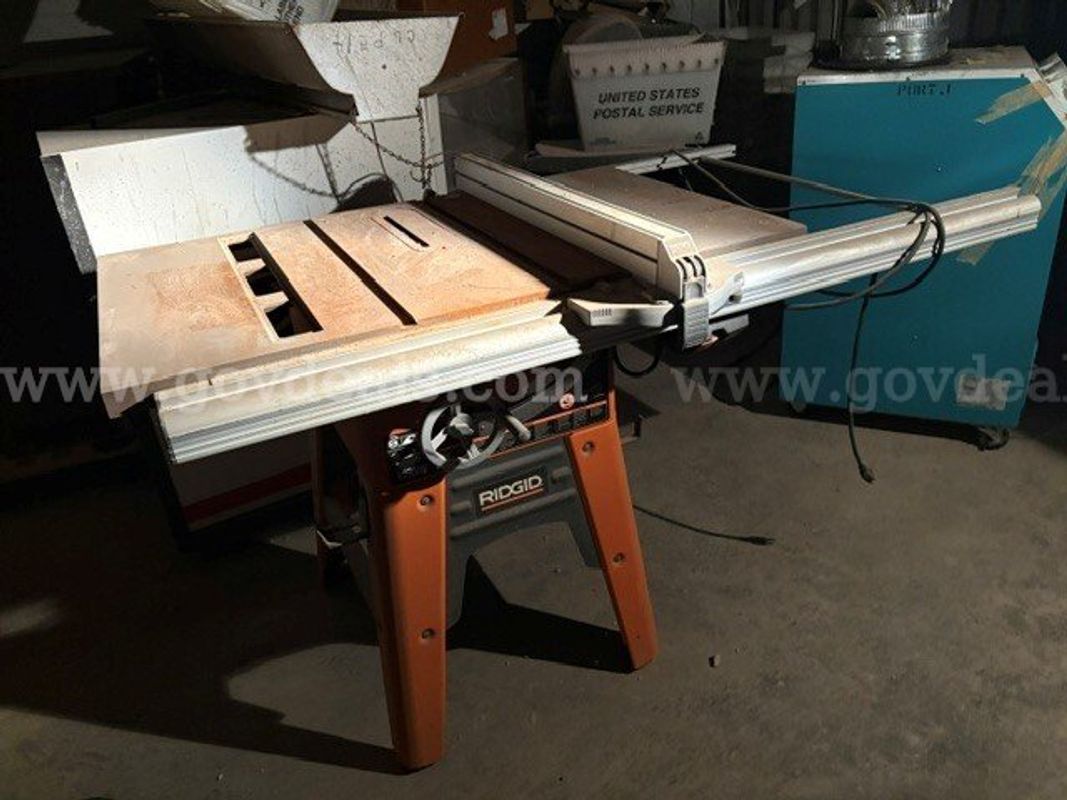 Table Saw Ridgid 10" Cast Iron Table Saw Model TS3650