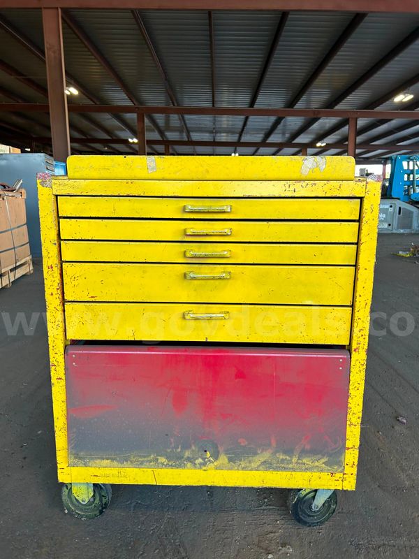 One Generic Used Toolbox