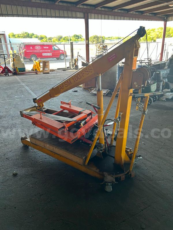 Hydraulic floor crane / shop crane with an adjustable telescopic boom and hand-operated hydraulic pump system
