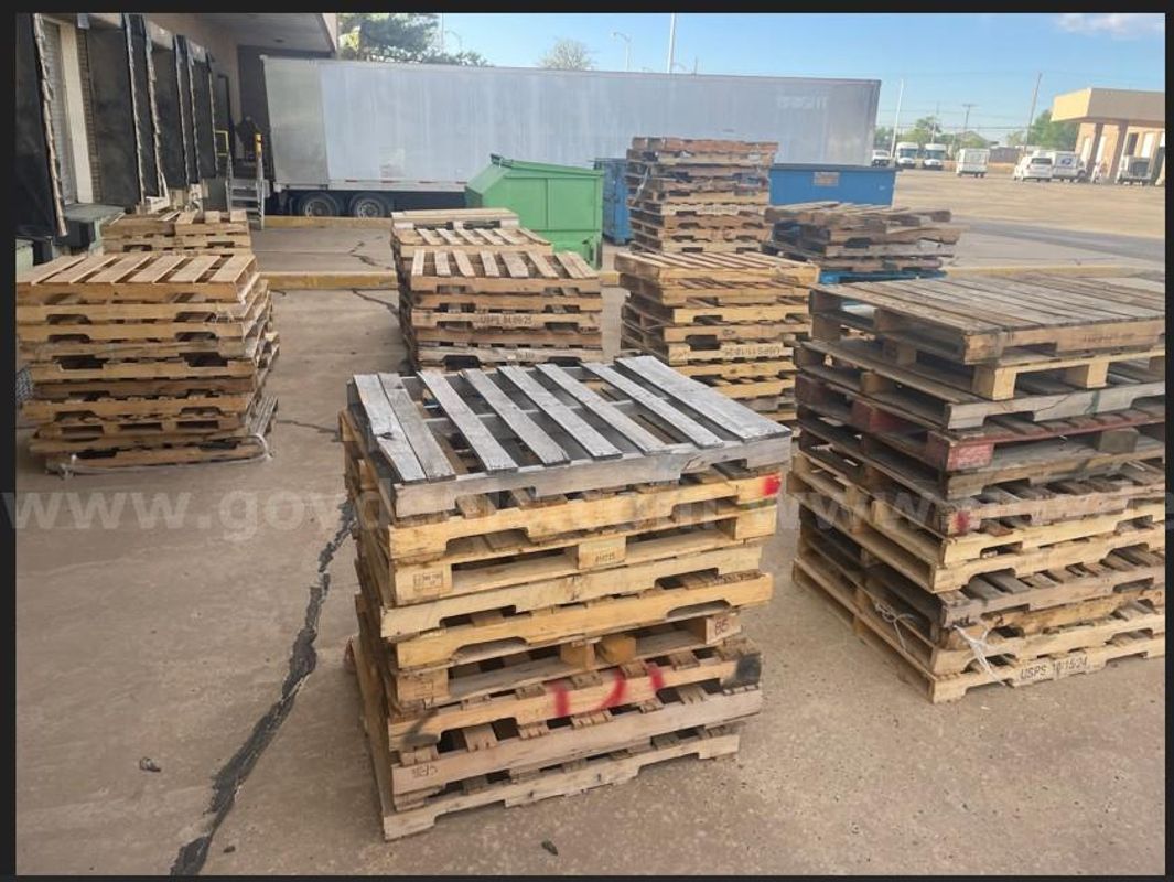 Lot of 63(+/-) Wood Pallets: Lubbock, TX