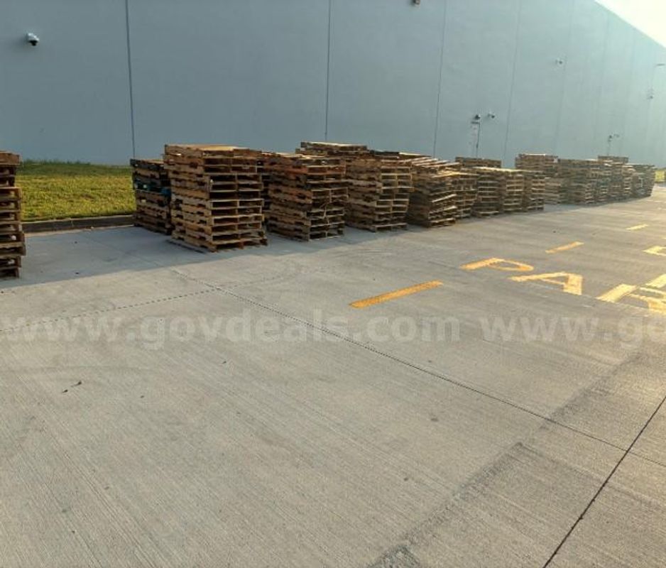 Wood Pallets - Used Lot of 300 pallets