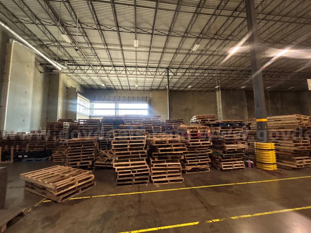 Wood Pallets - Approximately 300 - Dallas STC