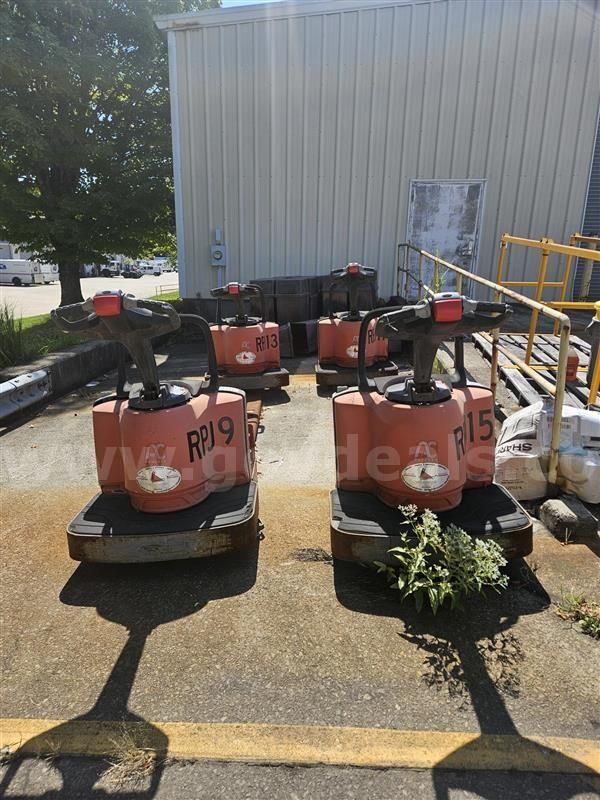 Lot of 4 Toyota 8HBE30 battery Operated long fork pallet jacks