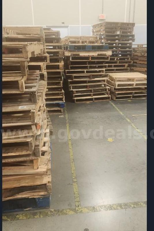 Wooden Pallets - Approximately 150 Good Used Wood Pallets - Miami, FL