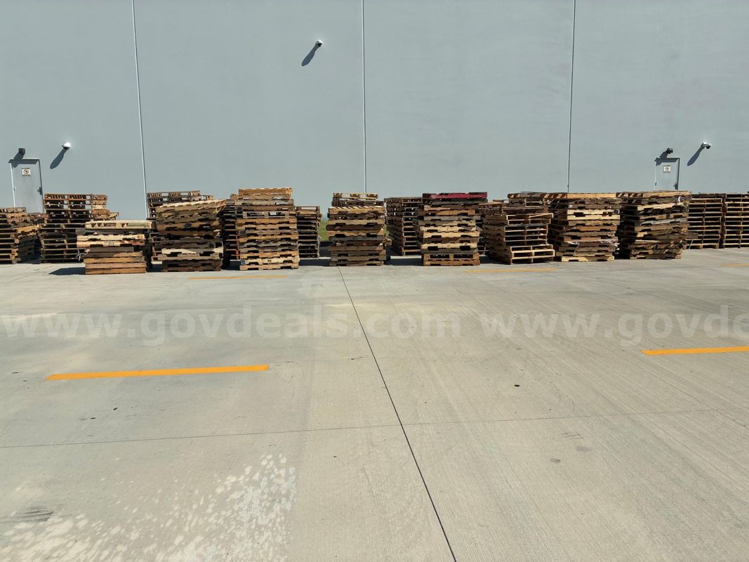 Wood Pallets - Used Lot of 250 pallets