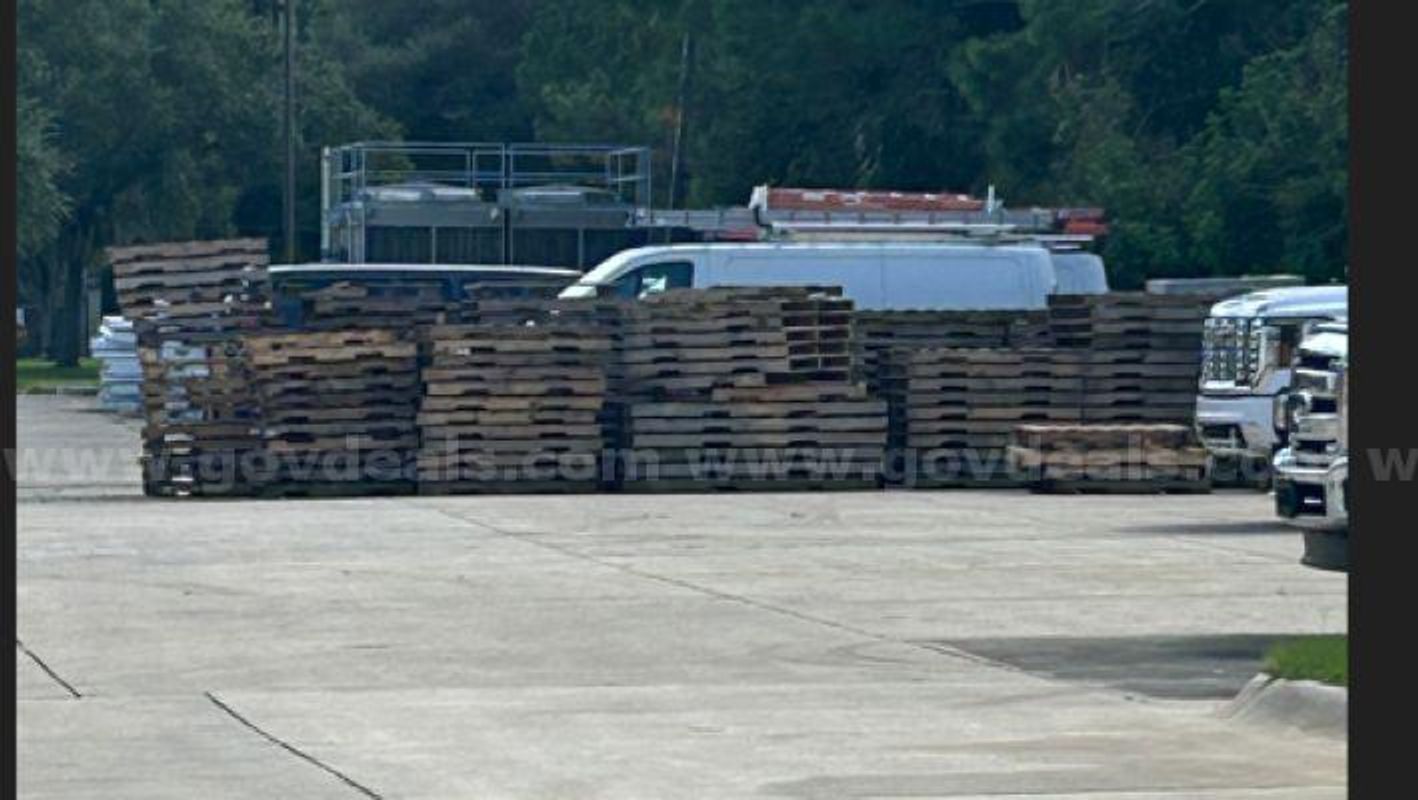 Wooden Pallets 215(+/-) - Daytona Beach PO FL