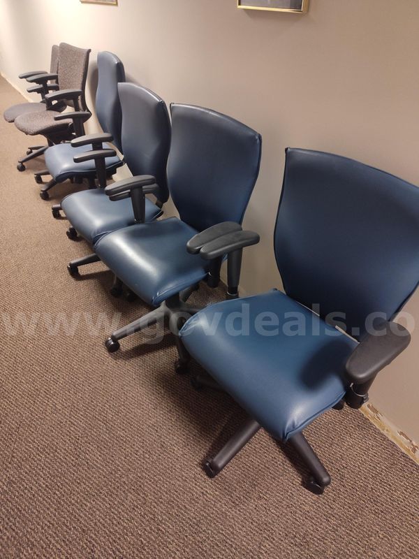 LOT of 18 Office Chairs